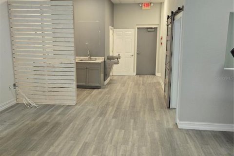 Commercial property in Palm Harbor, Florida 85.93 sq.m. № 1540498 - photo 5