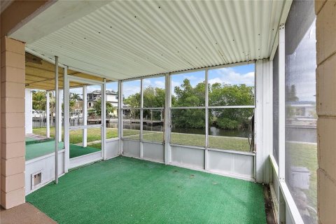 House in Saint Petersburg, Florida 3 bedrooms, 155.7 sq.m. № 1580199 - photo 20