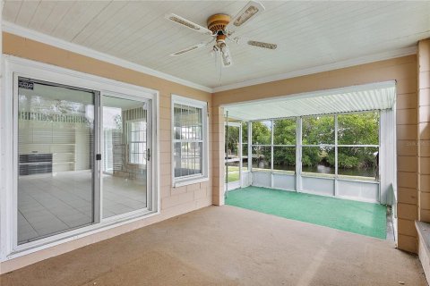 House in Saint Petersburg, Florida 3 bedrooms, 155.7 sq.m. № 1580199 - photo 19