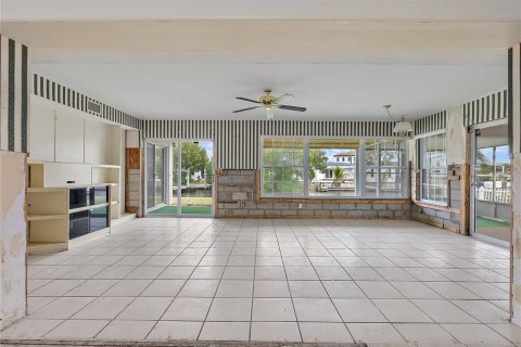 House in Saint Petersburg, Florida 3 bedrooms, 155.7 sq.m. № 1580199 - photo 15
