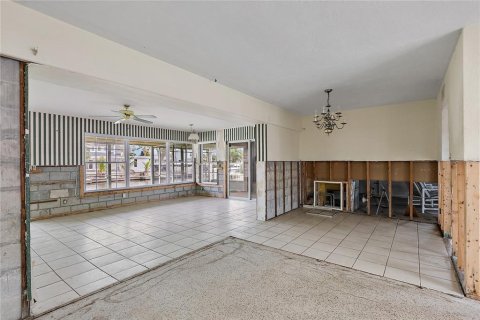 House in Saint Petersburg, Florida 3 bedrooms, 155.7 sq.m. № 1580199 - photo 14