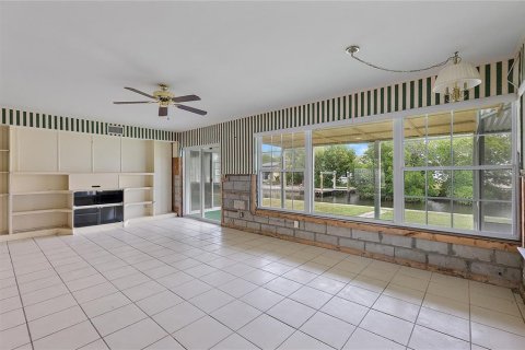 House in Saint Petersburg, Florida 3 bedrooms, 155.7 sq.m. № 1580199 - photo 17