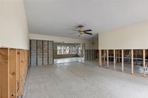 House in Saint Petersburg, Florida 3 bedrooms, 155.7 sq.m. № 1580199 - photo 5