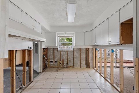 House in Saint Petersburg, Florida 3 bedrooms, 155.7 sq.m. № 1580199 - photo 6