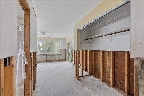 House in Saint Petersburg, Florida 3 bedrooms, 155.7 sq.m. № 1580199 - photo 12