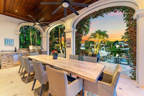 House in Jupiter, Florida 9 bedrooms, 822.84 sq.m. № 2175552 - photo 29