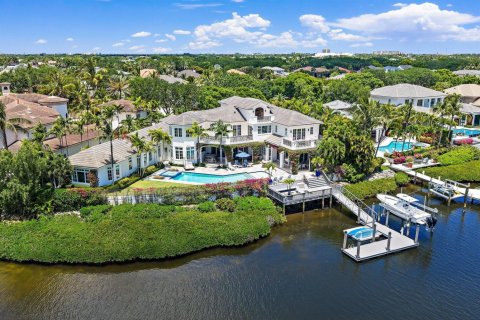 House in Jupiter, Florida 9 bedrooms, 822.84 sq.m. № 2175552 - photo 2