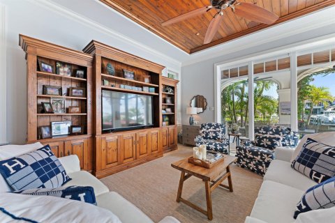 House in Jupiter, Florida 9 bedrooms, 822.84 sq.m. № 2175552 - photo 14