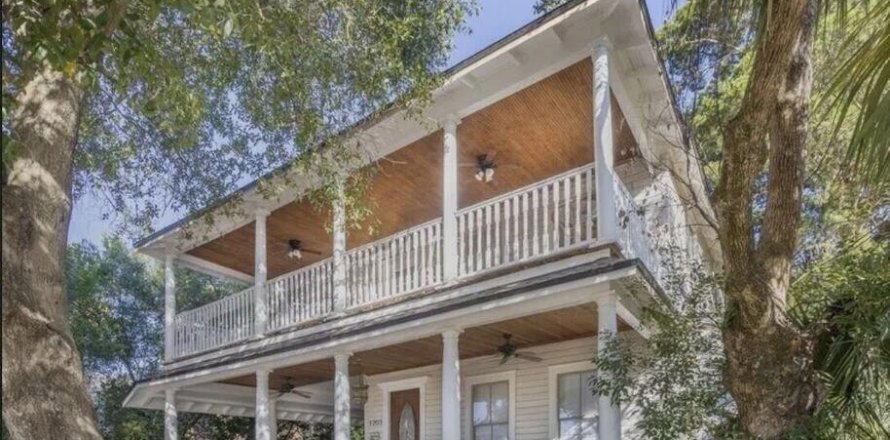 House in Jacksonville, Florida 5 bedrooms, 269.51 sq.m. № 872979