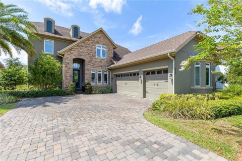 House in Orlando, Florida 5 bedrooms, 366.87 sq.m. № 2280052
