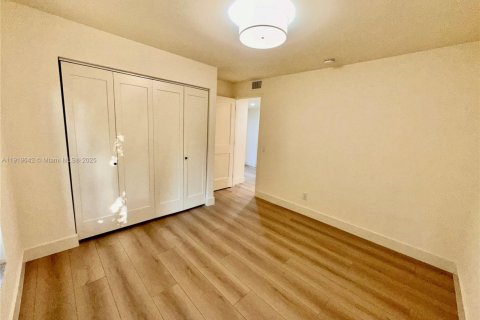 Touwnhouse à louer à Pembroke Pines, Floride: 3 chambres, 122.91 m2 № 1975170 - photo 11