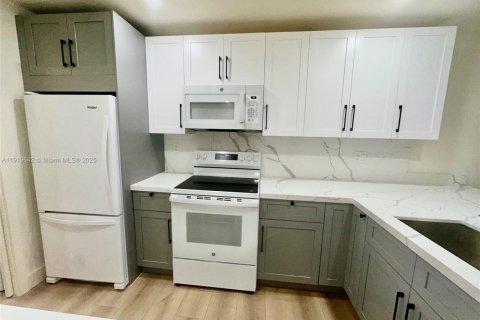 Touwnhouse à louer à Pembroke Pines, Floride: 3 chambres, 122.91 m2 № 1975170 - photo 22