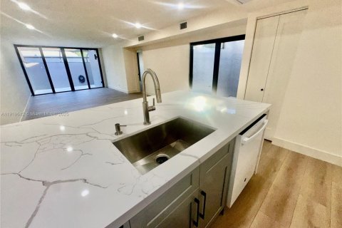 Touwnhouse à louer à Pembroke Pines, Floride: 3 chambres, 122.91 m2 № 1975170 - photo 23