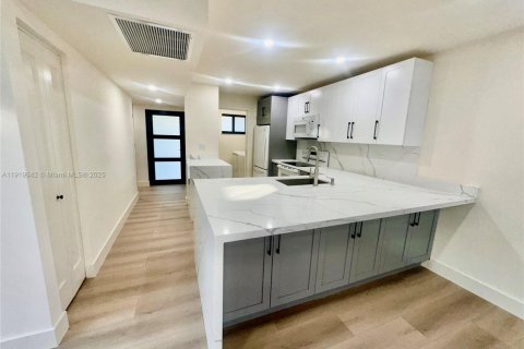 Touwnhouse à louer à Pembroke Pines, Floride: 3 chambres, 122.91 m2 № 1975170 - photo 24