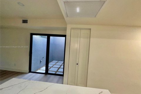Touwnhouse à louer à Pembroke Pines, Floride: 3 chambres, 122.91 m2 № 1975170 - photo 29