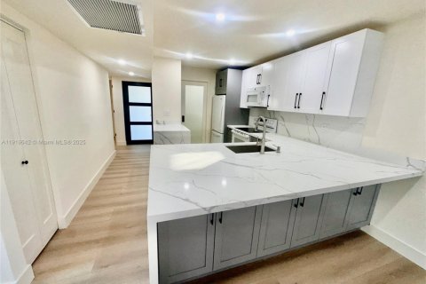 Touwnhouse à louer à Pembroke Pines, Floride: 3 chambres, 122.91 m2 № 1975170 - photo 17