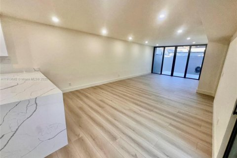 Touwnhouse à louer à Pembroke Pines, Floride: 3 chambres, 122.91 m2 № 1975170 - photo 10