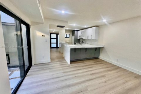 Touwnhouse à louer à Pembroke Pines, Floride: 3 chambres, 122.91 m2 № 1975170 - photo 25