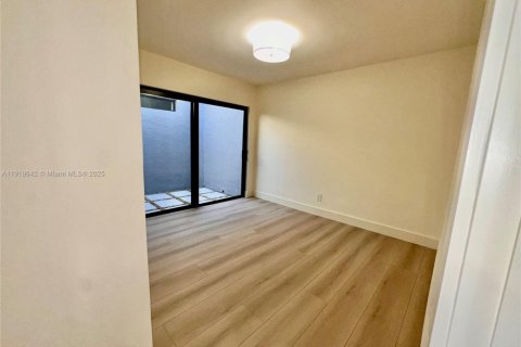 Touwnhouse à louer à Pembroke Pines, Floride: 3 chambres, 122.91 m2 № 1975170 - photo 15