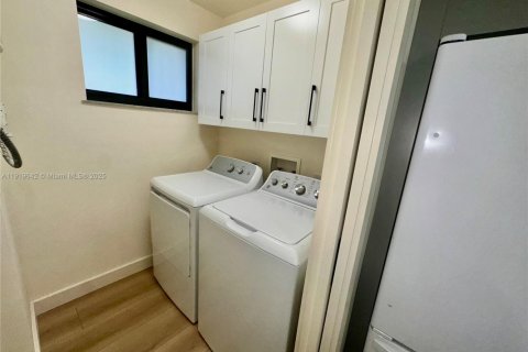 Touwnhouse à louer à Pembroke Pines, Floride: 3 chambres, 122.91 m2 № 1975170 - photo 28