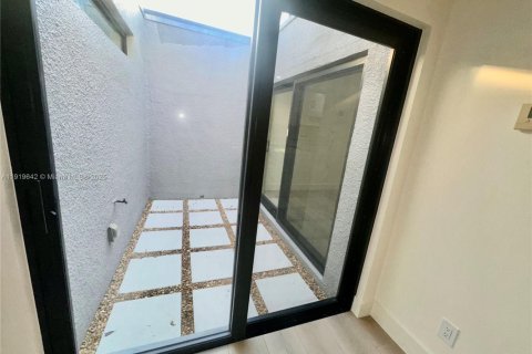 Touwnhouse à louer à Pembroke Pines, Floride: 3 chambres, 122.91 m2 № 1975170 - photo 30