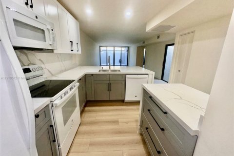 Touwnhouse à louer à Pembroke Pines, Floride: 3 chambres, 122.91 m2 № 1975170 - photo 20