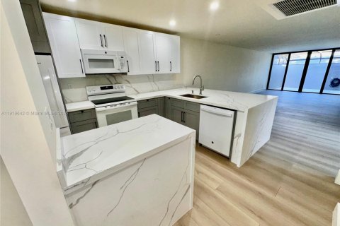 Touwnhouse à louer à Pembroke Pines, Floride: 3 chambres, 122.91 m2 № 1975170 - photo 19