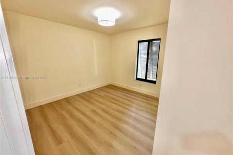 Touwnhouse à louer à Pembroke Pines, Floride: 3 chambres, 122.91 m2 № 1975170 - photo 12