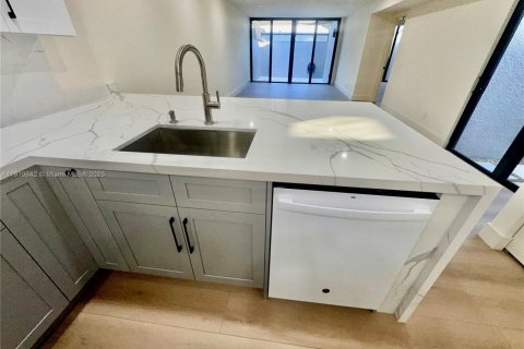 Touwnhouse à louer à Pembroke Pines, Floride: 3 chambres, 122.91 m2 № 1975170 - photo 26