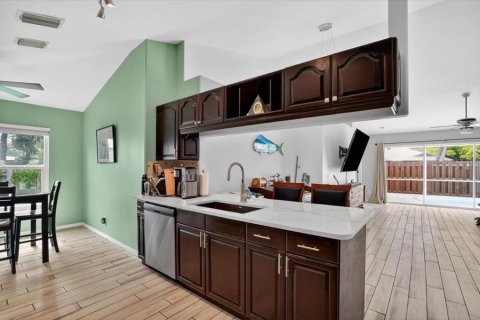 Villa ou maison à vendre à Sarasota, Floride: 3 chambres, 141.58 m2 № 2420330 - photo 15