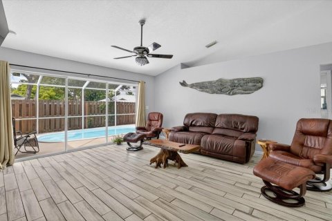 Villa ou maison à vendre à Sarasota, Floride: 3 chambres, 141.58 m2 № 2420330 - photo 5