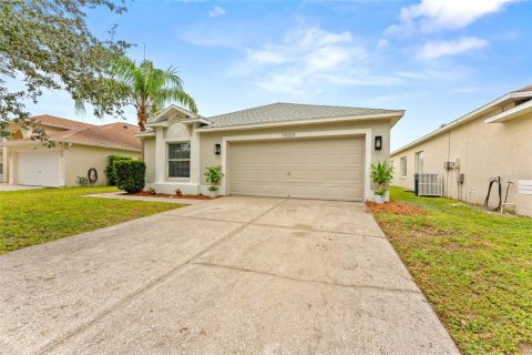 House in Lutz, Florida 4 bedrooms, 202.62 sq.m. № 2403580 - photo 2