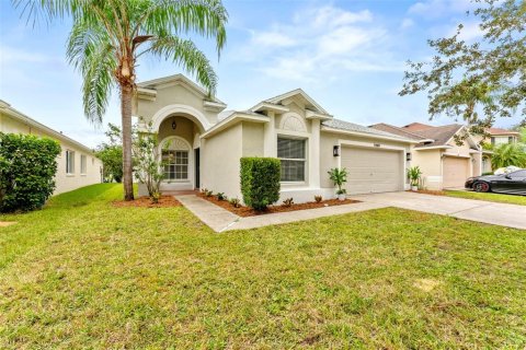 House in Lutz, Florida 4 bedrooms, 202.62 sq.m. № 2403580 - photo 4