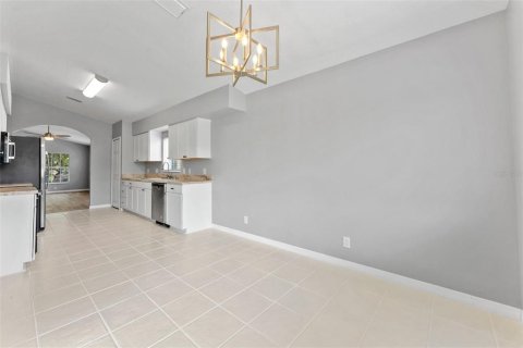 House in Lutz, Florida 4 bedrooms, 202.62 sq.m. № 2403580 - photo 23
