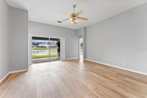 House in Lutz, Florida 4 bedrooms, 202.62 sq.m. № 2403580 - photo 16