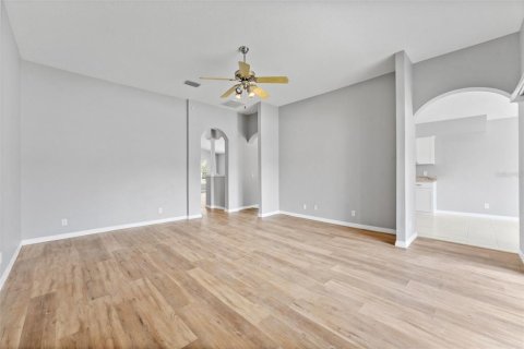 House in Lutz, Florida 4 bedrooms, 202.62 sq.m. № 2403580 - photo 17