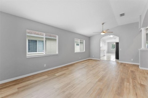House in Lutz, Florida 4 bedrooms, 202.62 sq.m. № 2403580 - photo 9
