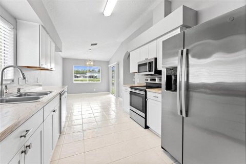 House in Lutz, Florida 4 bedrooms, 202.62 sq.m. № 2403580 - photo 18