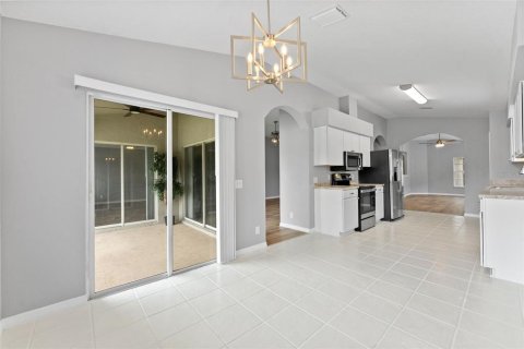 House in Lutz, Florida 4 bedrooms, 202.62 sq.m. № 2403580 - photo 24