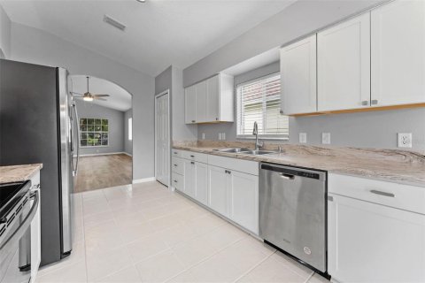 House in Lutz, Florida 4 bedrooms, 202.62 sq.m. № 2403580 - photo 20