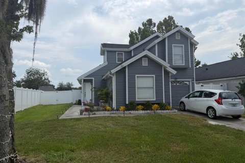 House in Orlando, Florida 3 bedrooms, 112.23 sq.m. № 2221536