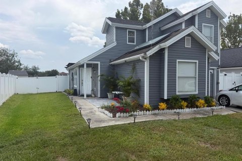 House in Orlando, Florida 3 bedrooms, 112.23 sq.m. № 2221536 - photo 2