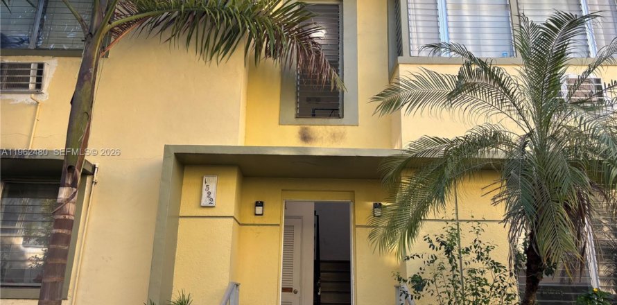 Студия в Майами-Бич, Флорида № 2025059