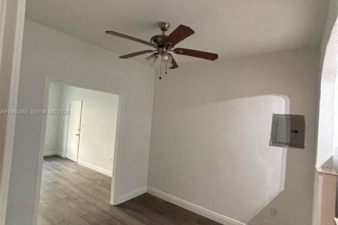 Снять в аренду квартиру в Майами-Бич, Флорида 55.74м2, № 2025059 - фото 4