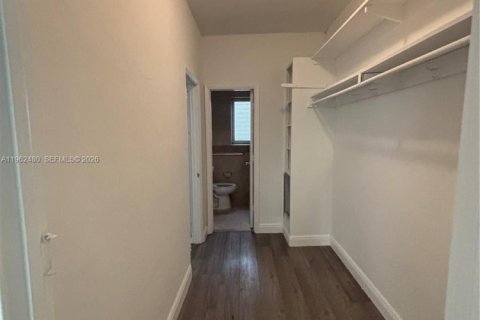 Снять в аренду квартиру в Майами-Бич, Флорида 55.74м2, № 2025059 - фото 3