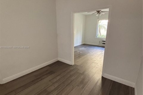 Снять в аренду квартиру в Майами-Бич, Флорида 55.74м2, № 2025059 - фото 8