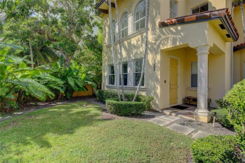 Townhouse in Coral Gables, Florida 3 bedrooms, 191.56 sq.m. № 2001641 - photo 7