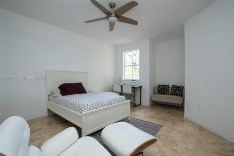 Townhouse in Coral Gables, Florida 3 bedrooms, 191.56 sq.m. № 2001641 - photo 22