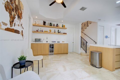 Townhouse in Coral Gables, Florida 3 bedrooms, 191.56 sq.m. № 2001641 - photo 14