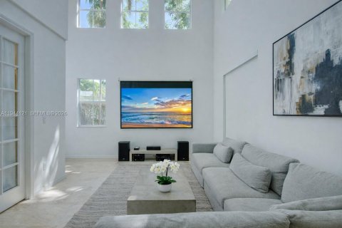 Townhouse in Coral Gables, Florida 3 bedrooms, 191.56 sq.m. № 2001641 - photo 3